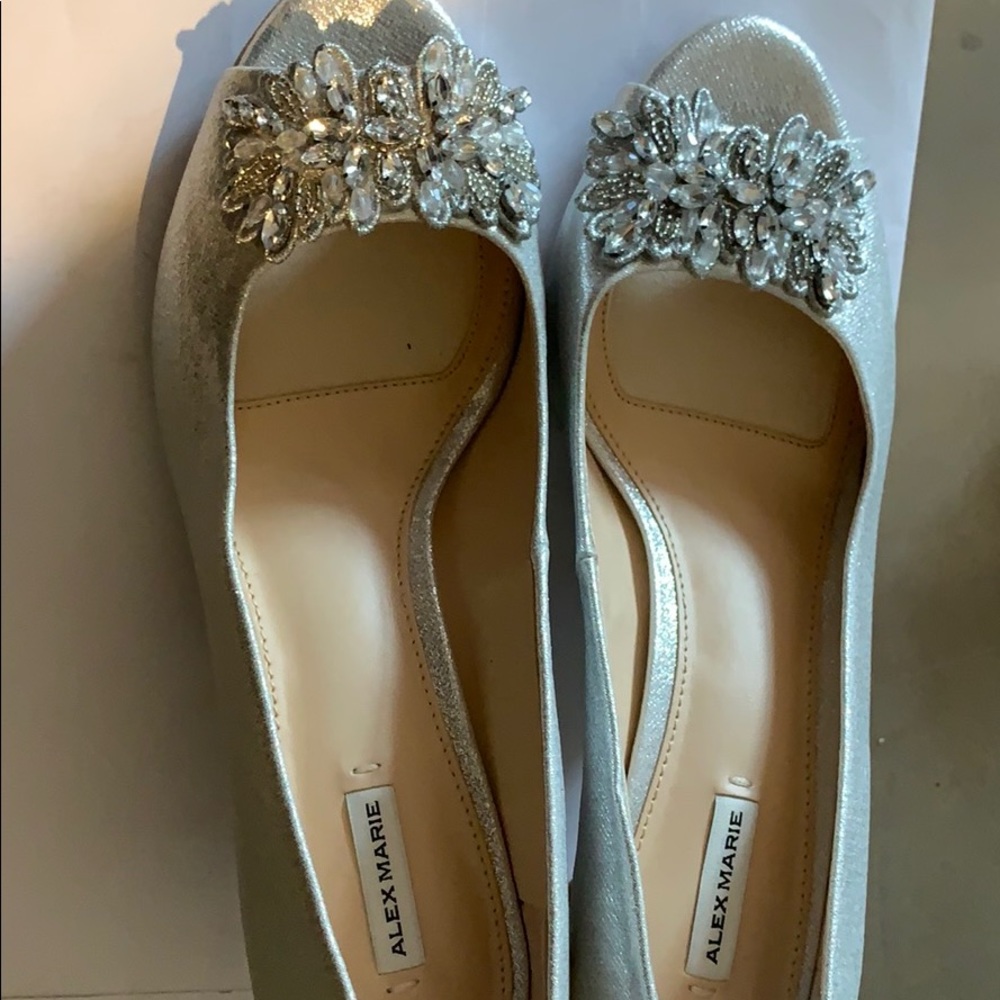 Shoe - Picture 2 of 4